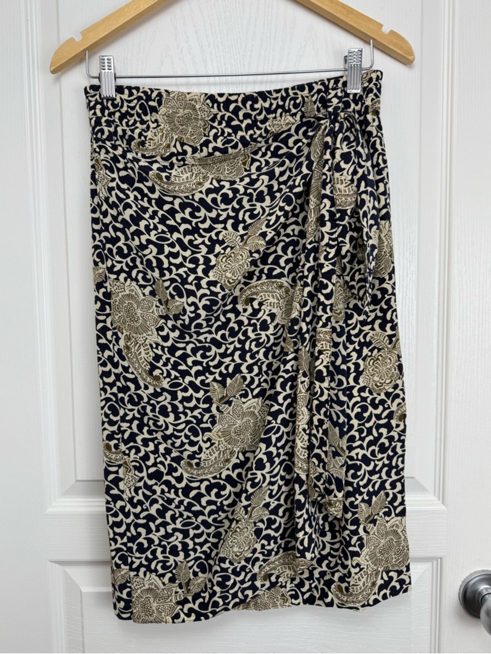 Vintage Escada Silk Floral Faux Wrap Skirt Size 38 = US 6 Small Medium 90s - Picture 11 of 11